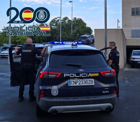 la-policia-nacional-detiene-en-granada-a-dos-hombres-tras-una-violenta-pelea-y-evita-una-posible-agresion-mortal-con-un-taser