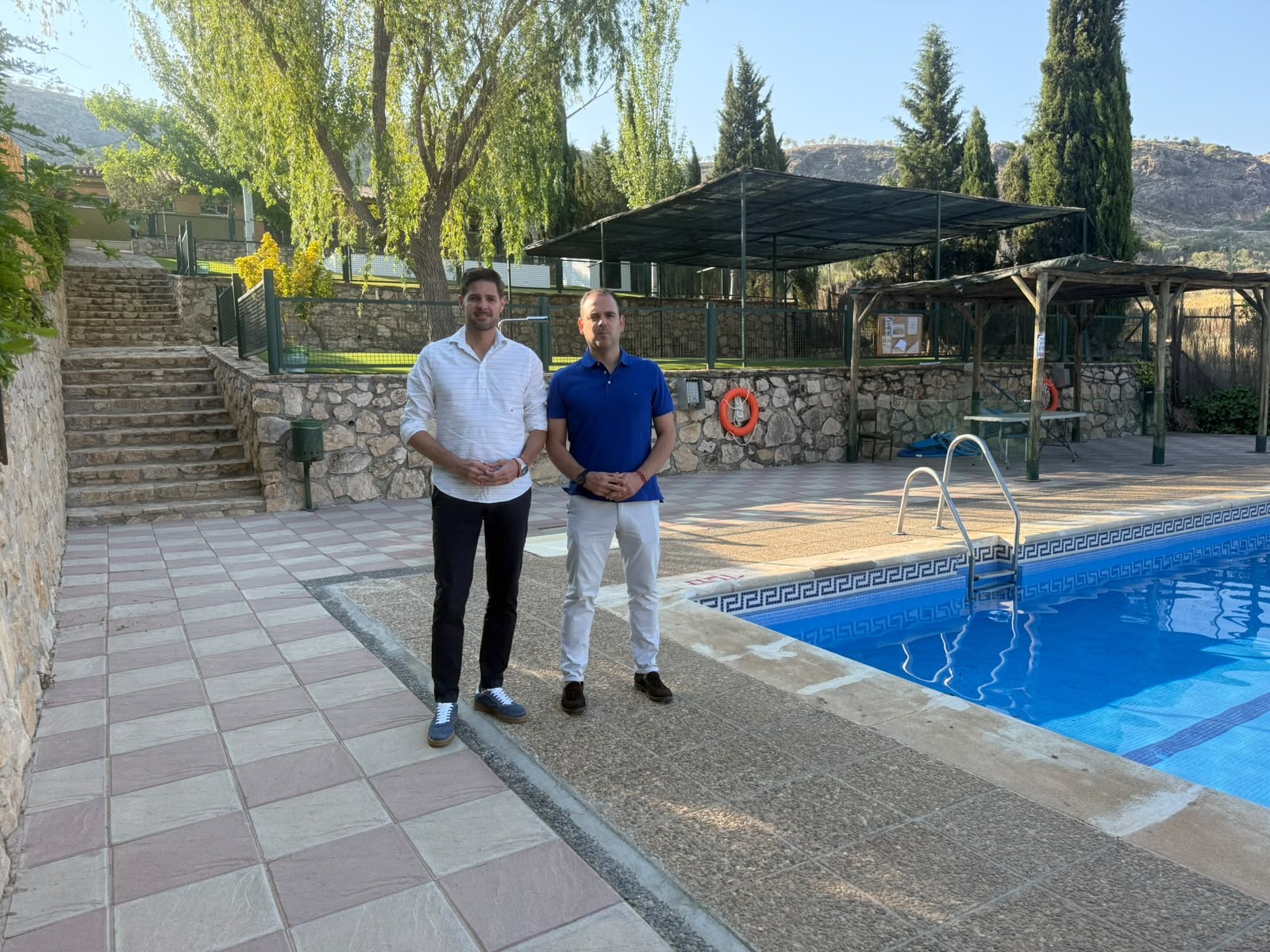 la-peza-contara-con-una-piscina-mas-accesible-y-una-pista-polideportiva-mejor-iluminada
