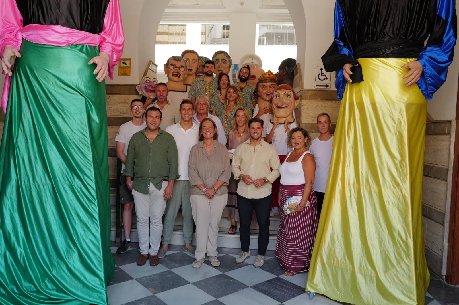 motril-gigantes-cabezudos-y-tambores-anuncian-la-fiesta-en-las-calles-y-plazas-de-la-ciudad