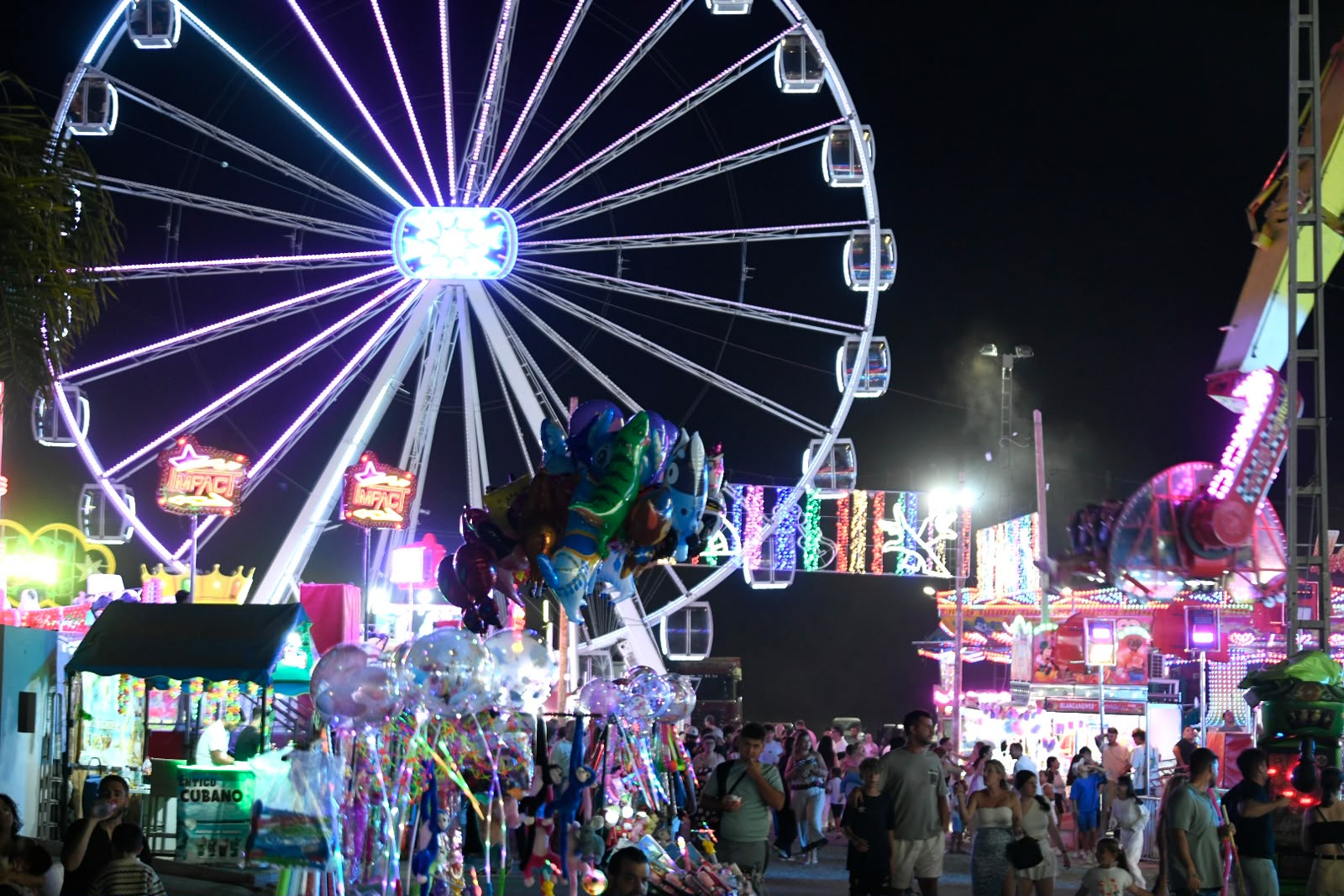la-feria-de-motril-cuando-enciende-sus-luces-el-cortijo-del-conde-se-transforma-en-el-corazon-de-la-fiesta