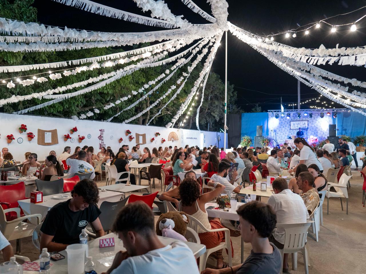 el-ferial-de-motril-un-mundo-de-fiesta-donde-la-noche-no-entiende-de-fronteras
