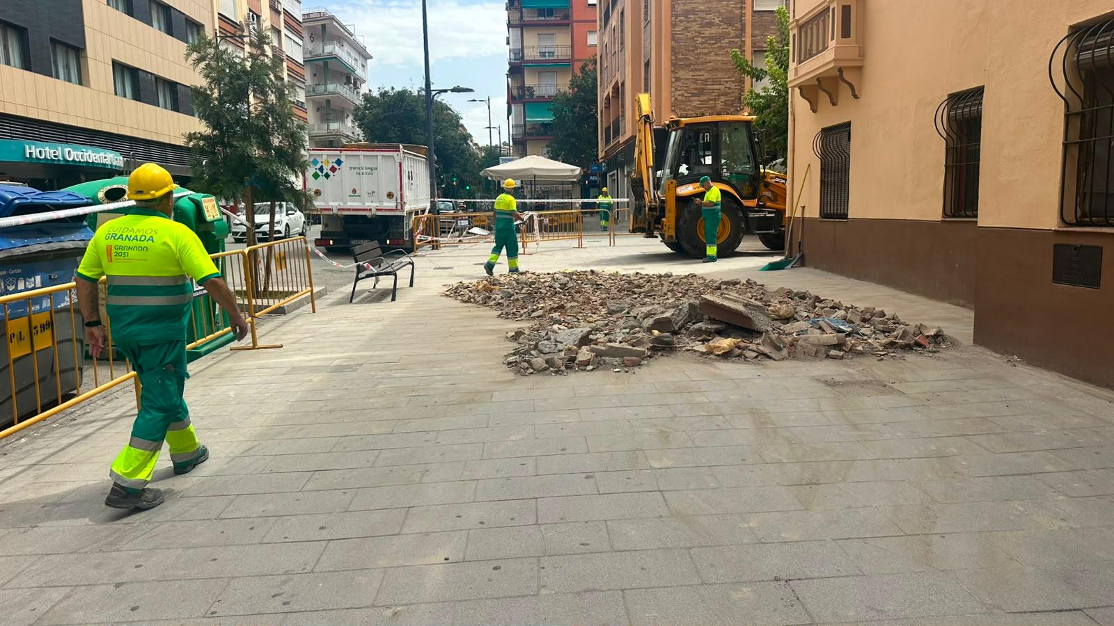 granada-culmina-la-limpieza-tras-los-seismos-557-edificios-privados-revisados-y-400-familias-citadas