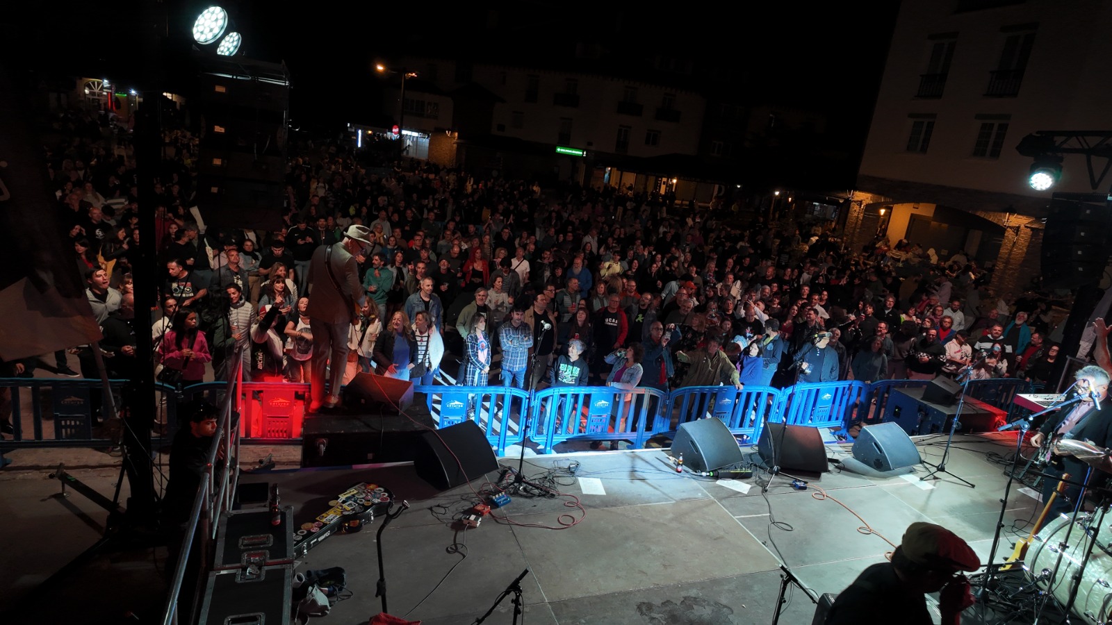 sierra-nevada-se-despide-al-ritmo-de-las-guitarras