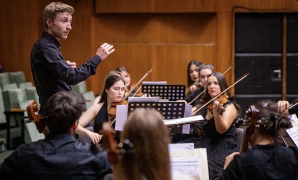 granada-convierte-sus-grandes-escenarios-patrimoniales-en-escaparate-del-nuevo-talento-musical-con-el-festival-neorama