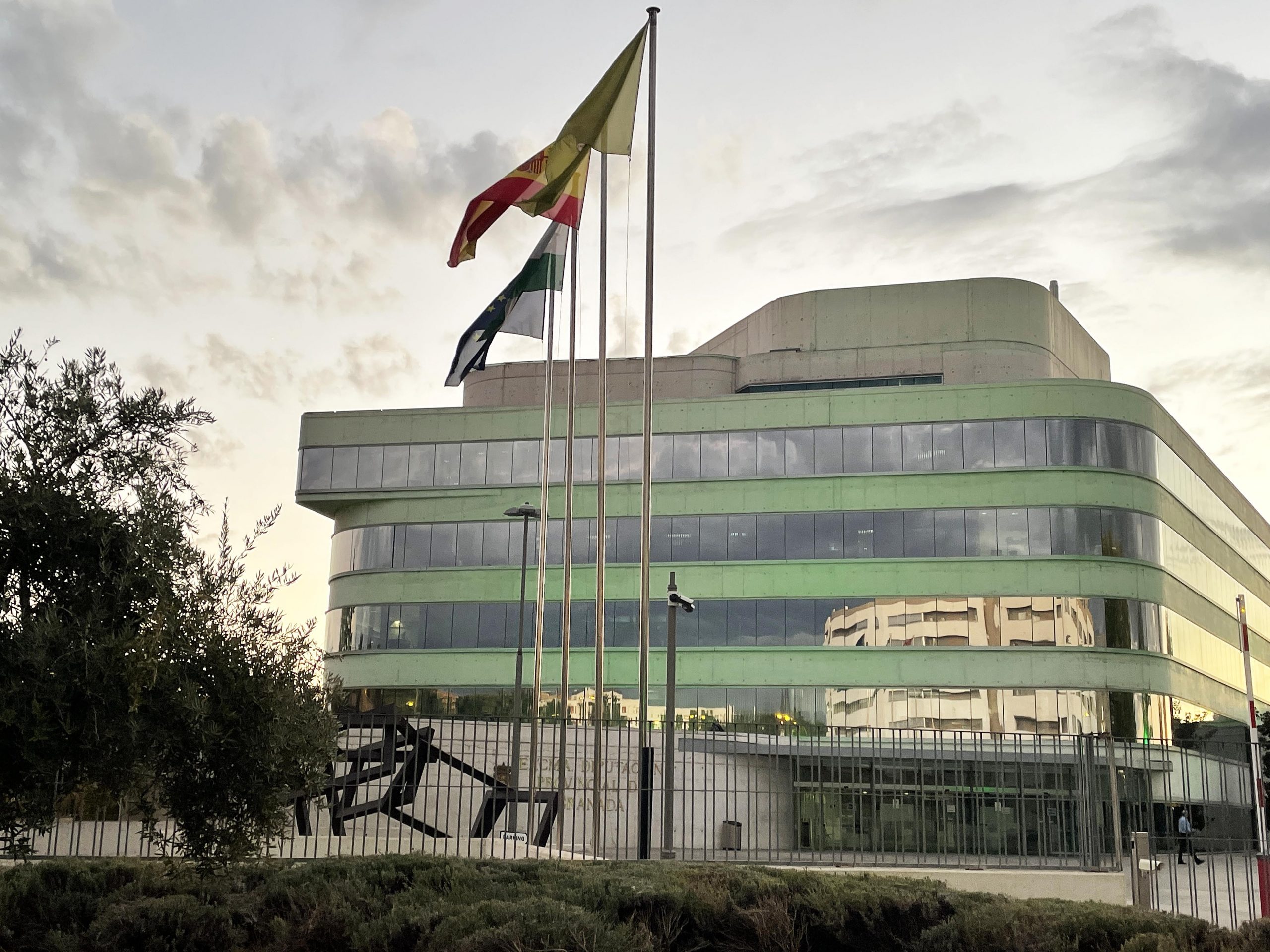 la-diputacion-de-granada-cierra-sus-edificios-museos-y-la-ciudad-deportiva-tras-el-terremoto-de-alhendin-de-47
