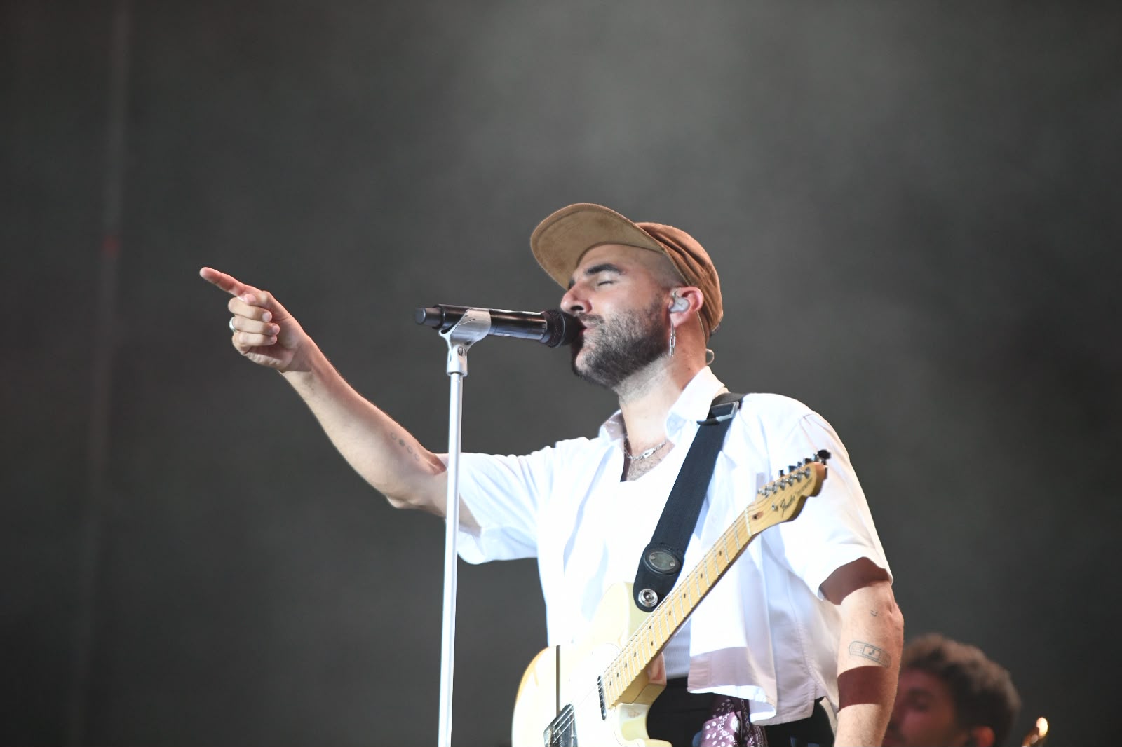 motril-nil-moliner-desata-la-locura-y-llena-la-caseta-municipal-en-una-noche-de-musica-y-fiesta