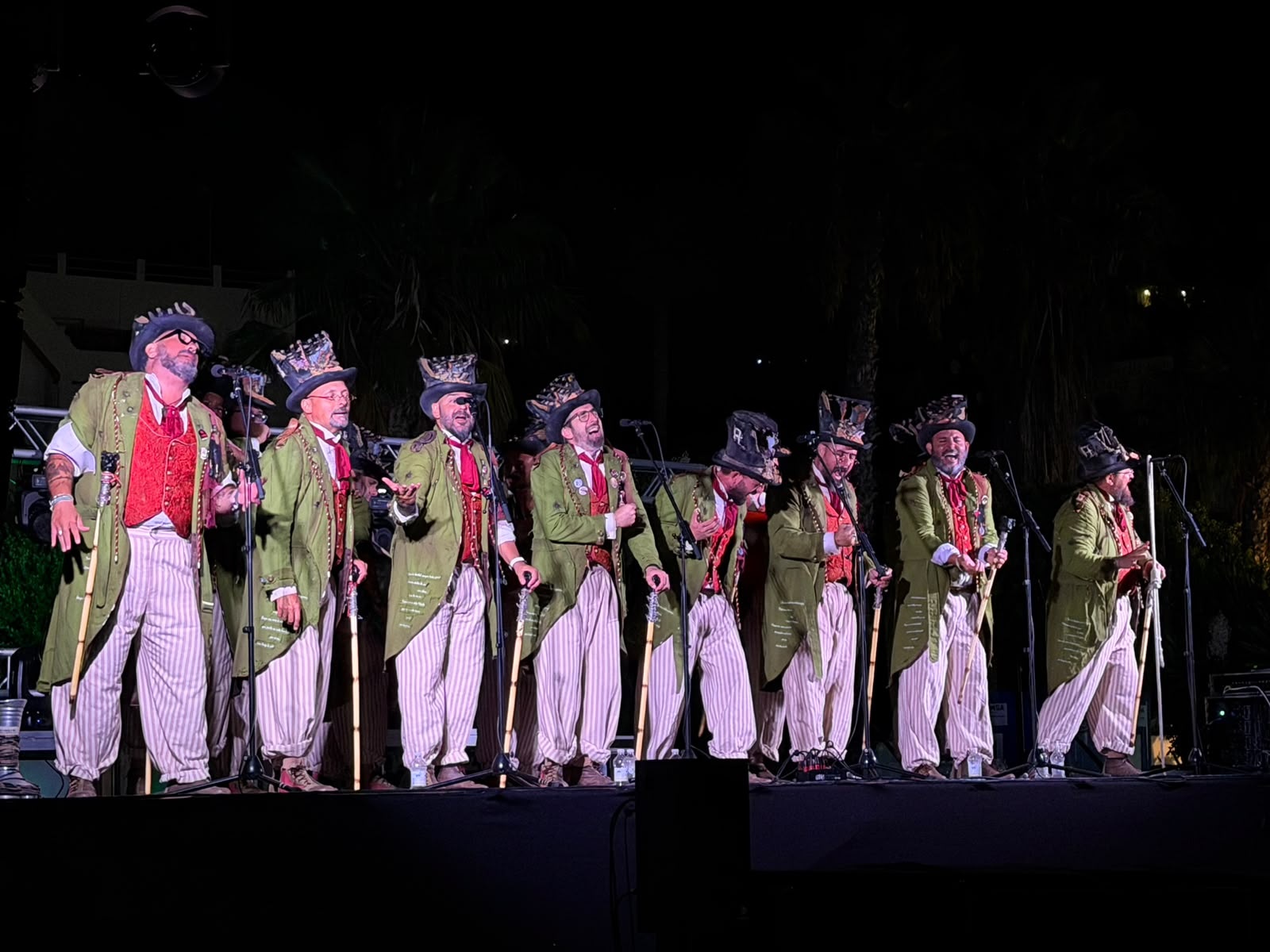 almunecar-martinez-ares-desata-el-carnaval-en-el-castillo-de-la-herradura-con-los-humanos