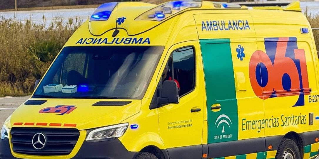 motril-la-guardia-civil-rescata-a-una-mujer-que-cayo-en-una-arqueta-de-tres-metros-en-la-a-44-tras-una-averia