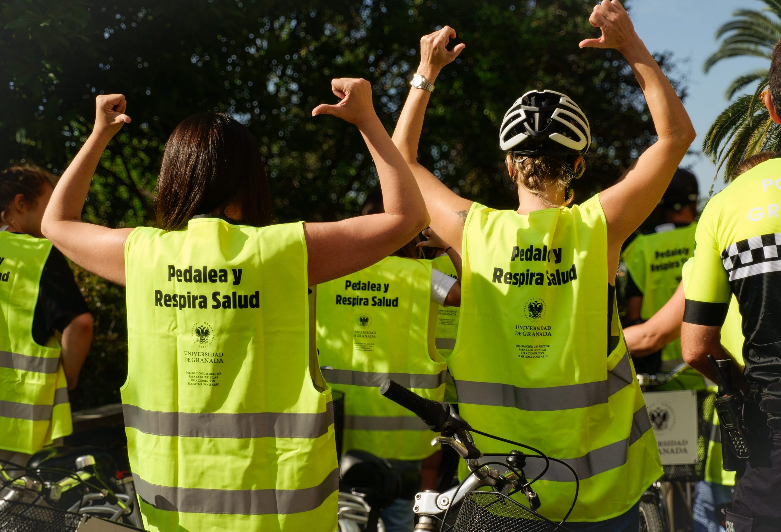 granada-se-sube-a-la-bici-60-personas-pedalean-por-la-ciudad-para-combatir-el-sedentarismo-y-la-contaminacion
