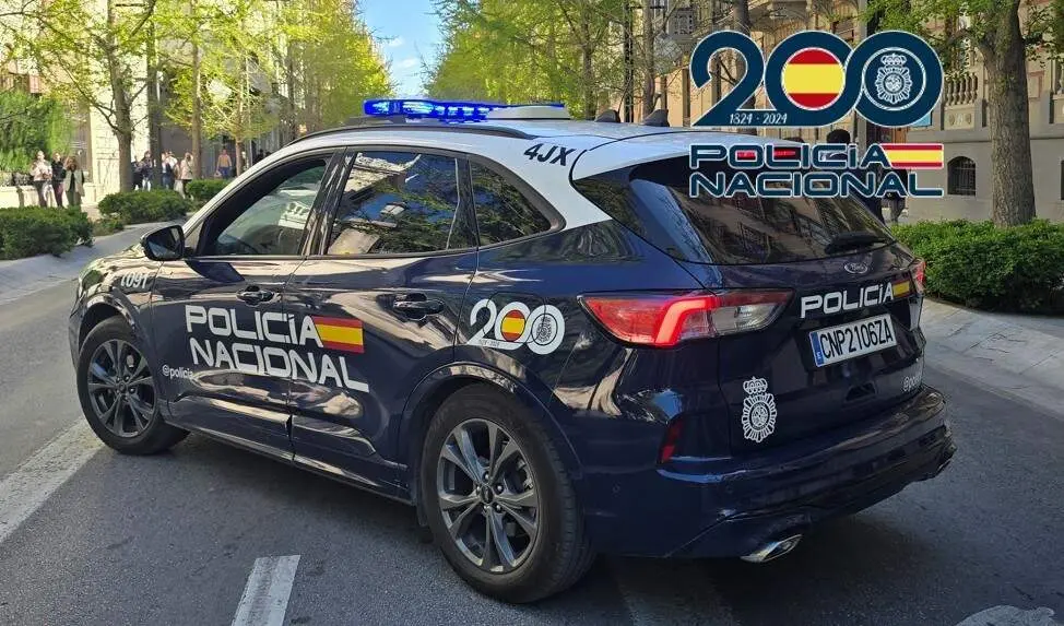 granada-un-joven-vuelve-armado-con-piedras-tras-ser-expulsado-de-un-parking-de-la-capital-y-deja-a-un-trabajador-herido-y-mas-de-4-000-euros-en-danos