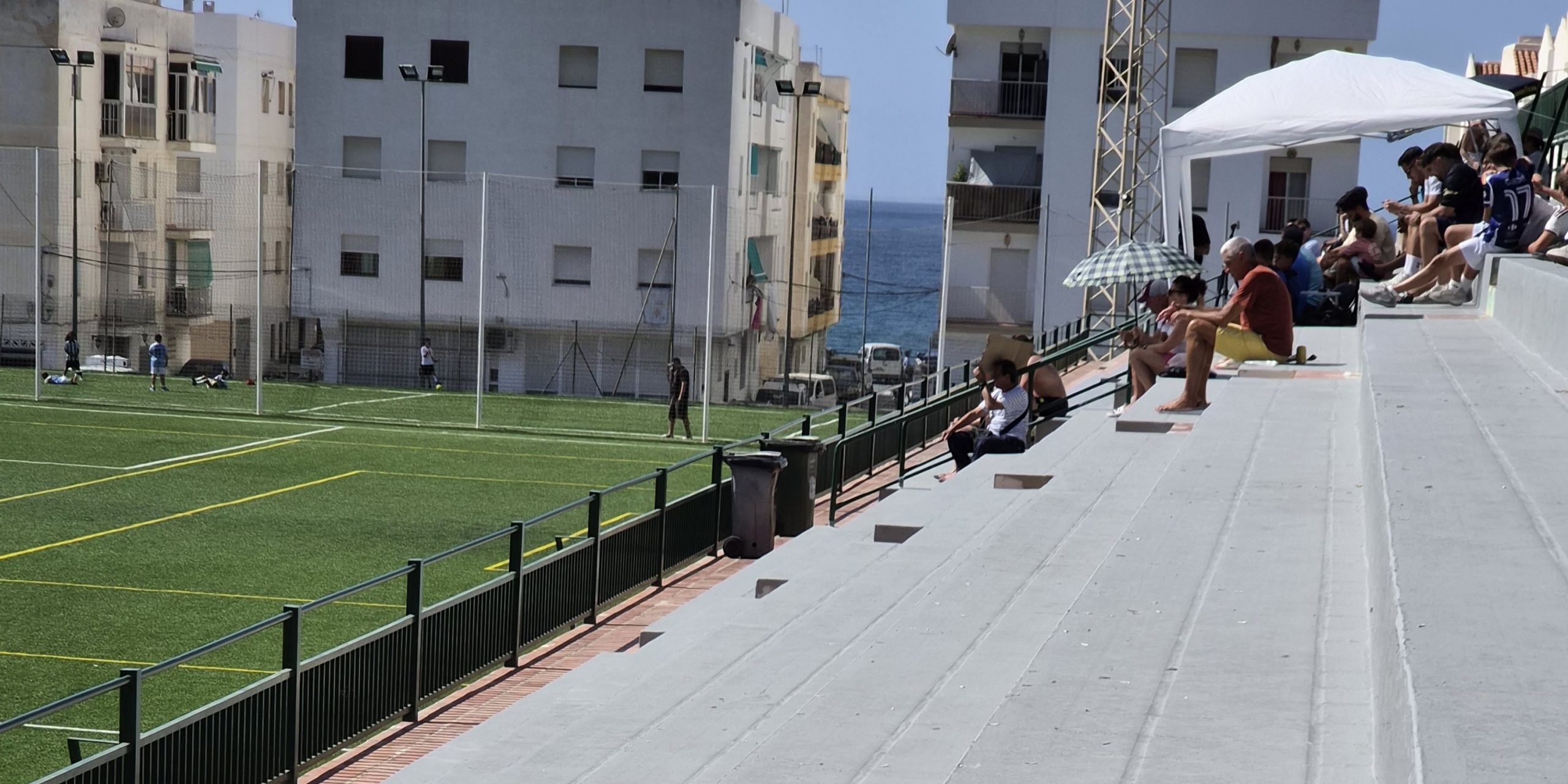 la-herradura-el-psoe-denuncia-que-las-tejas-inicia-la-temporada-de-futbol-con-las-obras-de-las-gradas-sin-terminar
