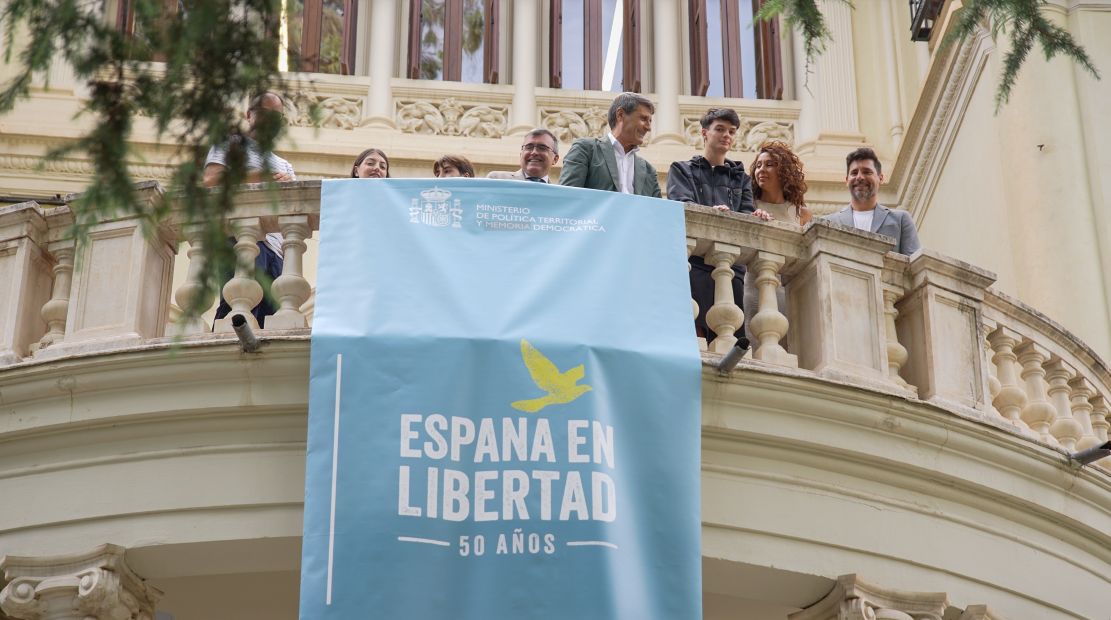 granada-pone-a-los-jovenes-en-el-centro-de-la-conmemoracion-de-los-50-anos-de-libertad