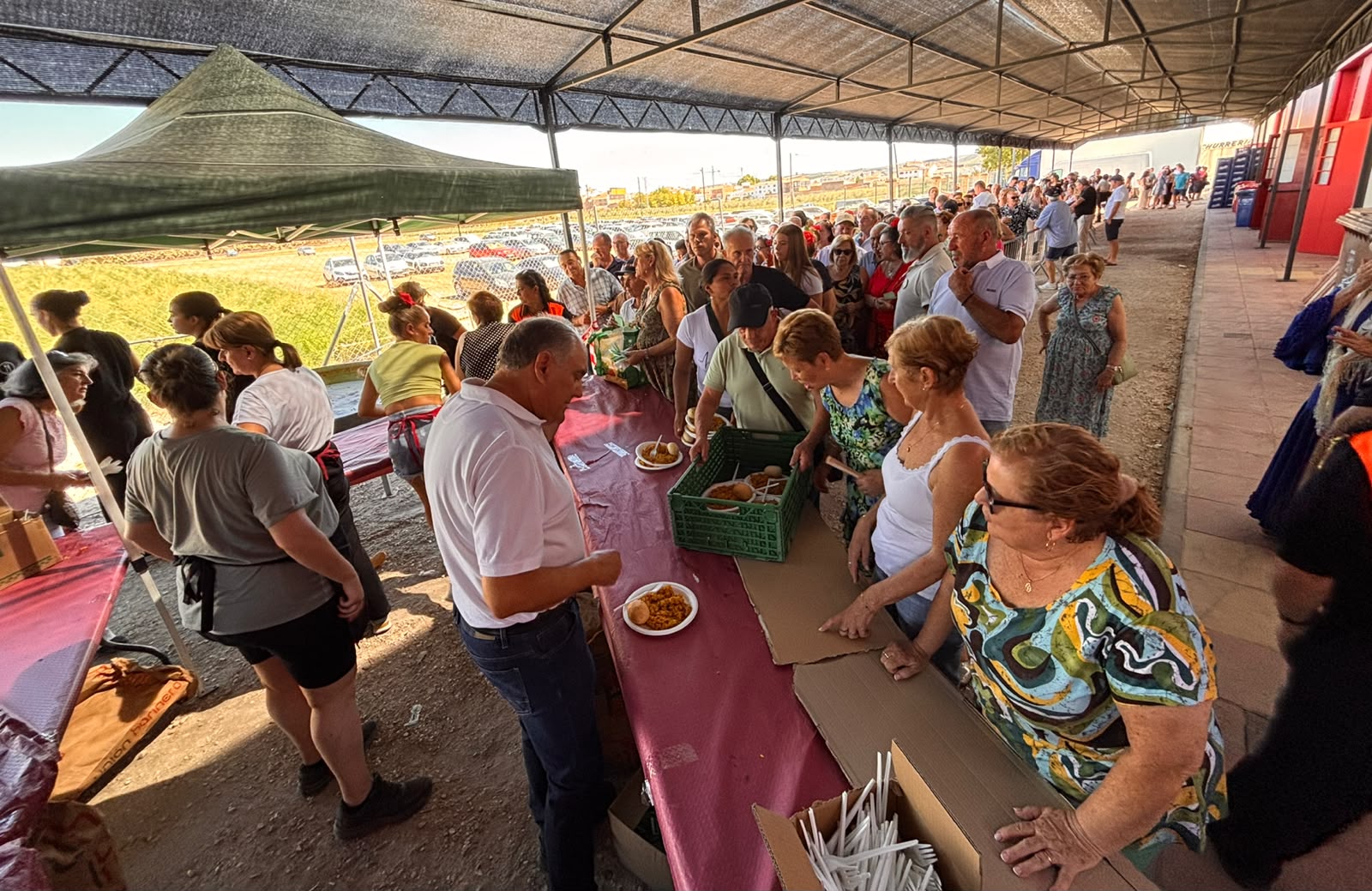 huetor-tajar-convierte-la-tradicion-en-solidaridad-recauda-casi-6-000-euros-con-su-paella-solidaria