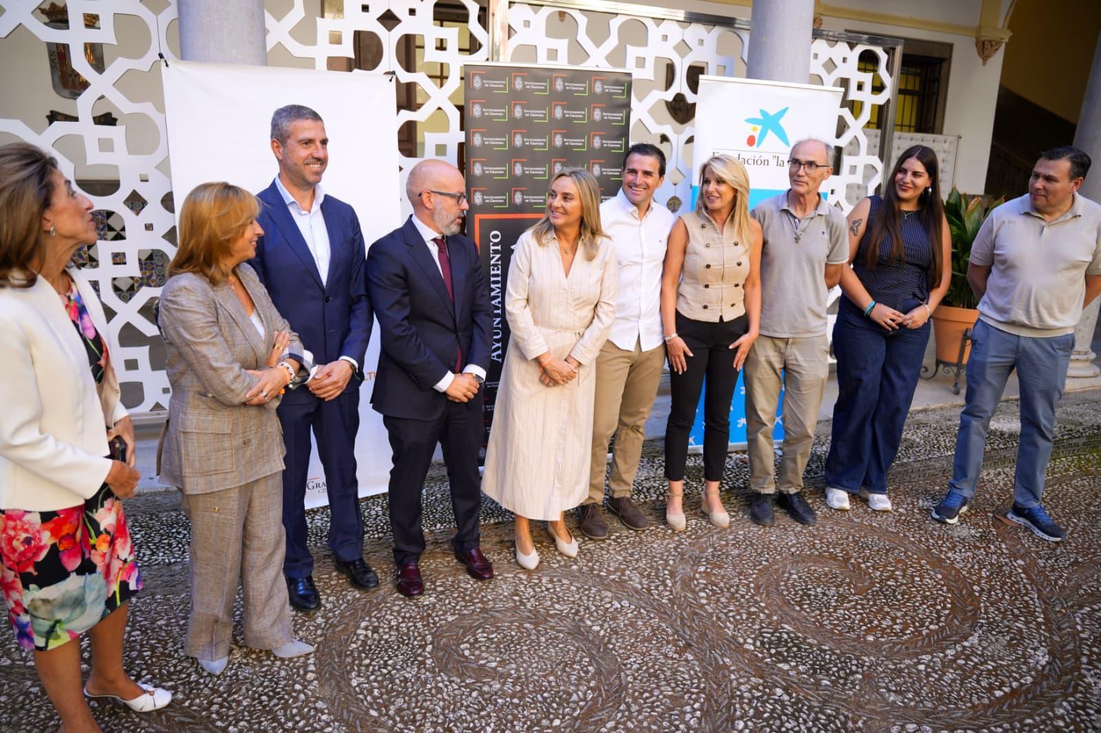 granada-une-al-ayuntamiento-caixabank-y-seis-entidades-sociales-para-ayudar-a-180-familias-y-360-menores-con-material-escolar