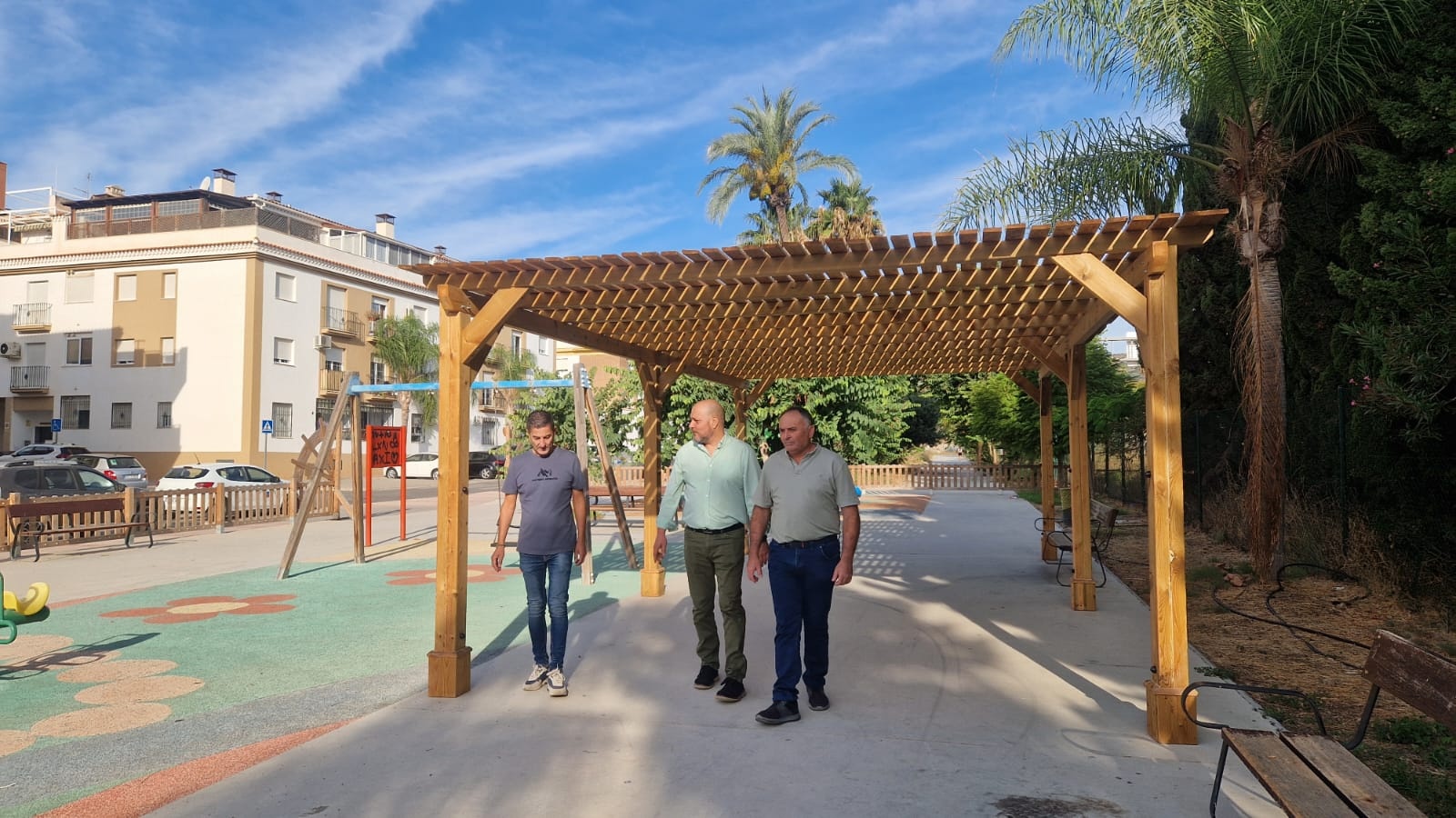 salobrena-proyecta-nuevos-refugios-climaticos-y-comienza-a-instalar-pergolas-para-combatir-las-olas-de-calor