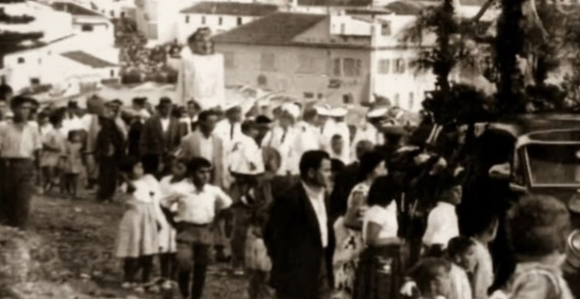 salobrena-abre-los-albumes-familiares-para-recuperar-la-memoria-de-sus-fiestas-y-los-40-anos-de-su-banda-de-musica