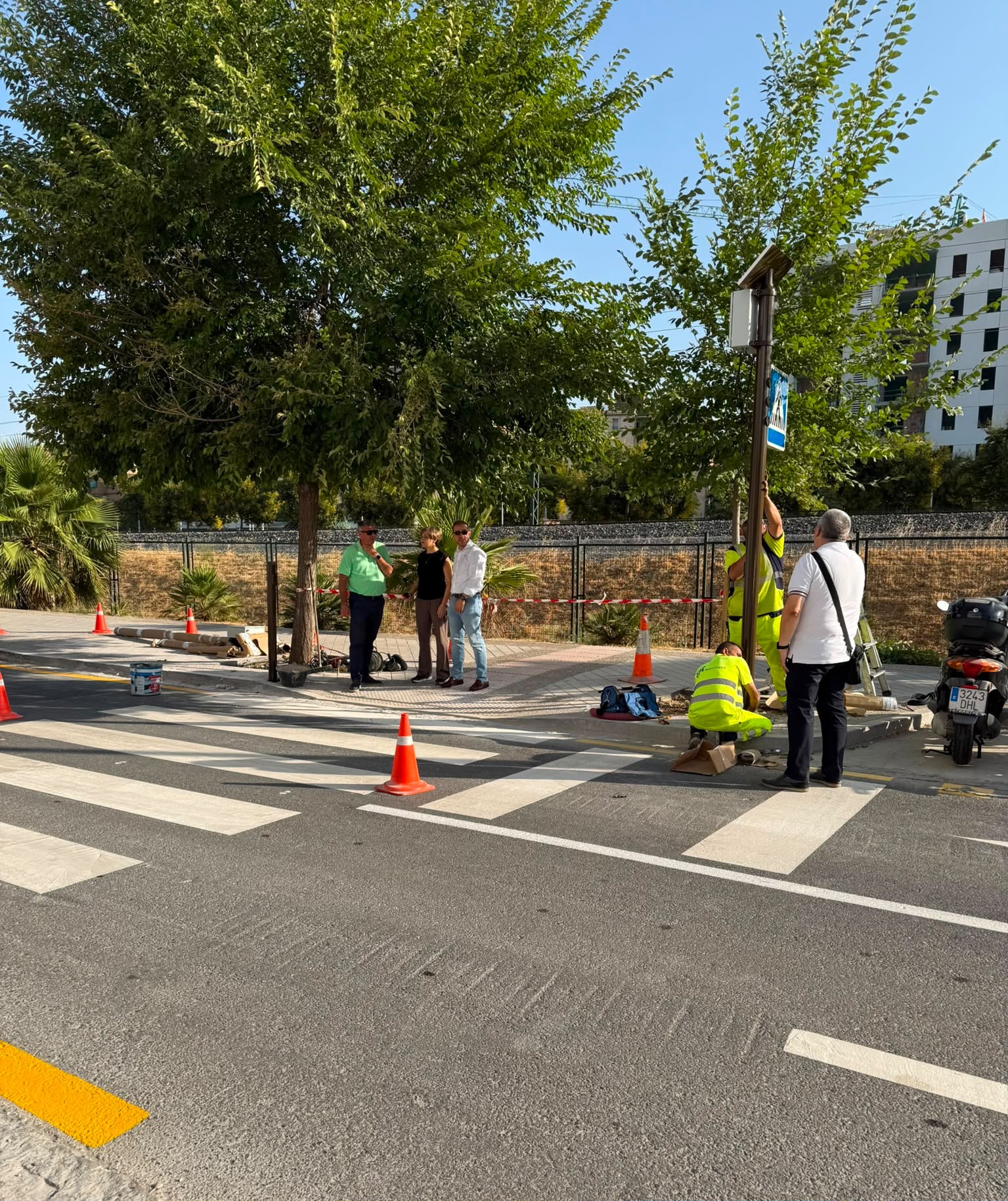 granada-instalara-16-nuevos-pasos-de-peatones-inteligentes-para-reforzar-la-seguridad-en-los-entornos-escolares