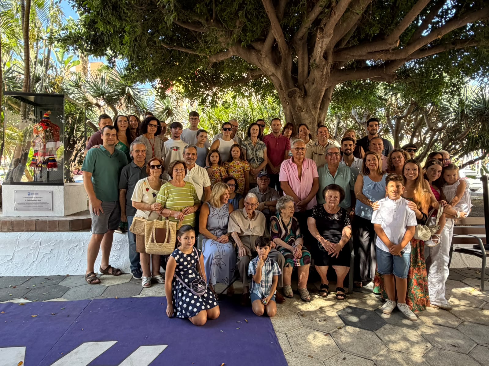 almunecar-homenajea-a-sus-94-anos-al-talabartero-felix-jimenez-seis-decadas-de-oficio-en-su-taller-de-la-carrera-de-la-concepcion