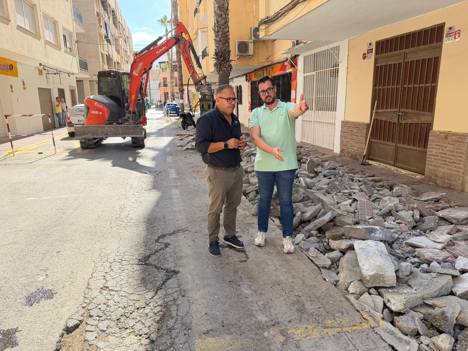 almunecar-comienzan-las-obras-de-mejora-de-la-calle-torres-quevedo-para-renovar-aceras-calzada-y-drenaje