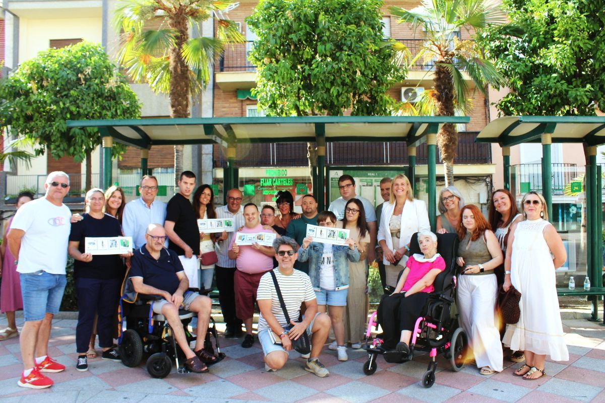 pinos-puente-estrena-un-transporte-publico-mas-accesible-con-pictogramas-para-facilitar-los-viajes-a-personas-con-discapacidad