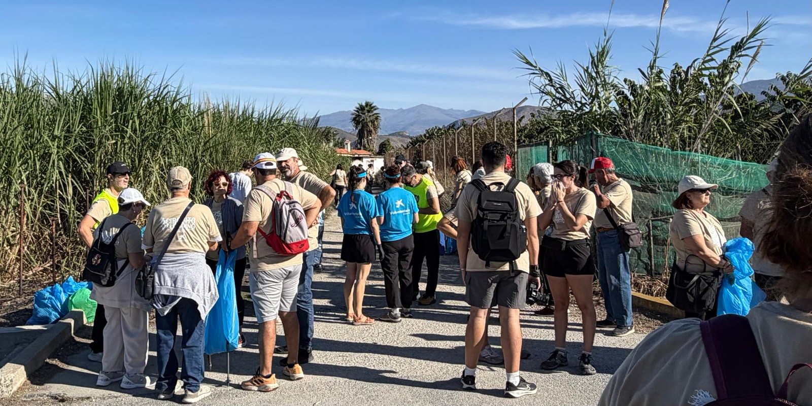 salobrena-se-pone-en-marcha-por-la-naturaleza-220-personas-limpian-la-vega-y-la-rambla-de-molvizar-a-golpe-de-deporte-y-solidaridad
