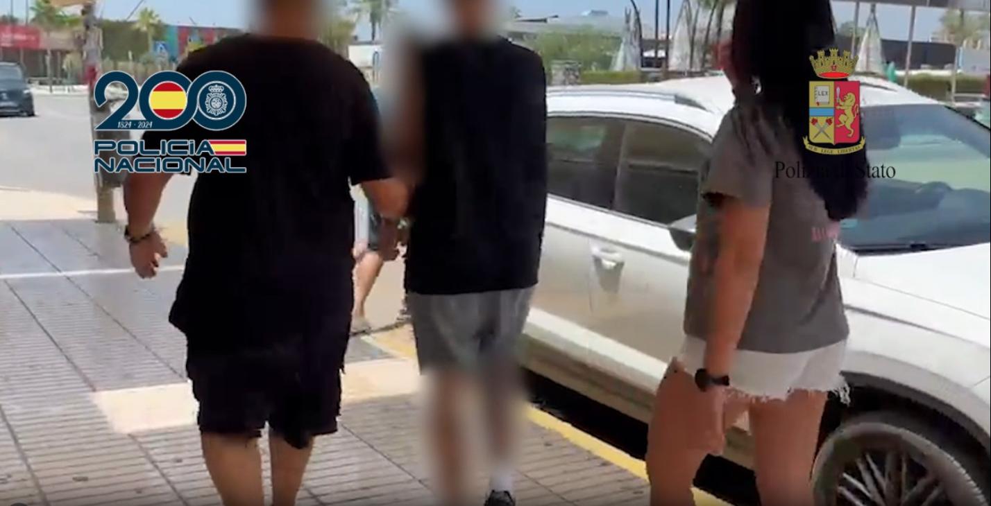 granada-detenido-tras-robar-a-punta-de-pistola-una-furgoneta-de-reparto-y-sufrir-un-accidente-en-la-gr-30