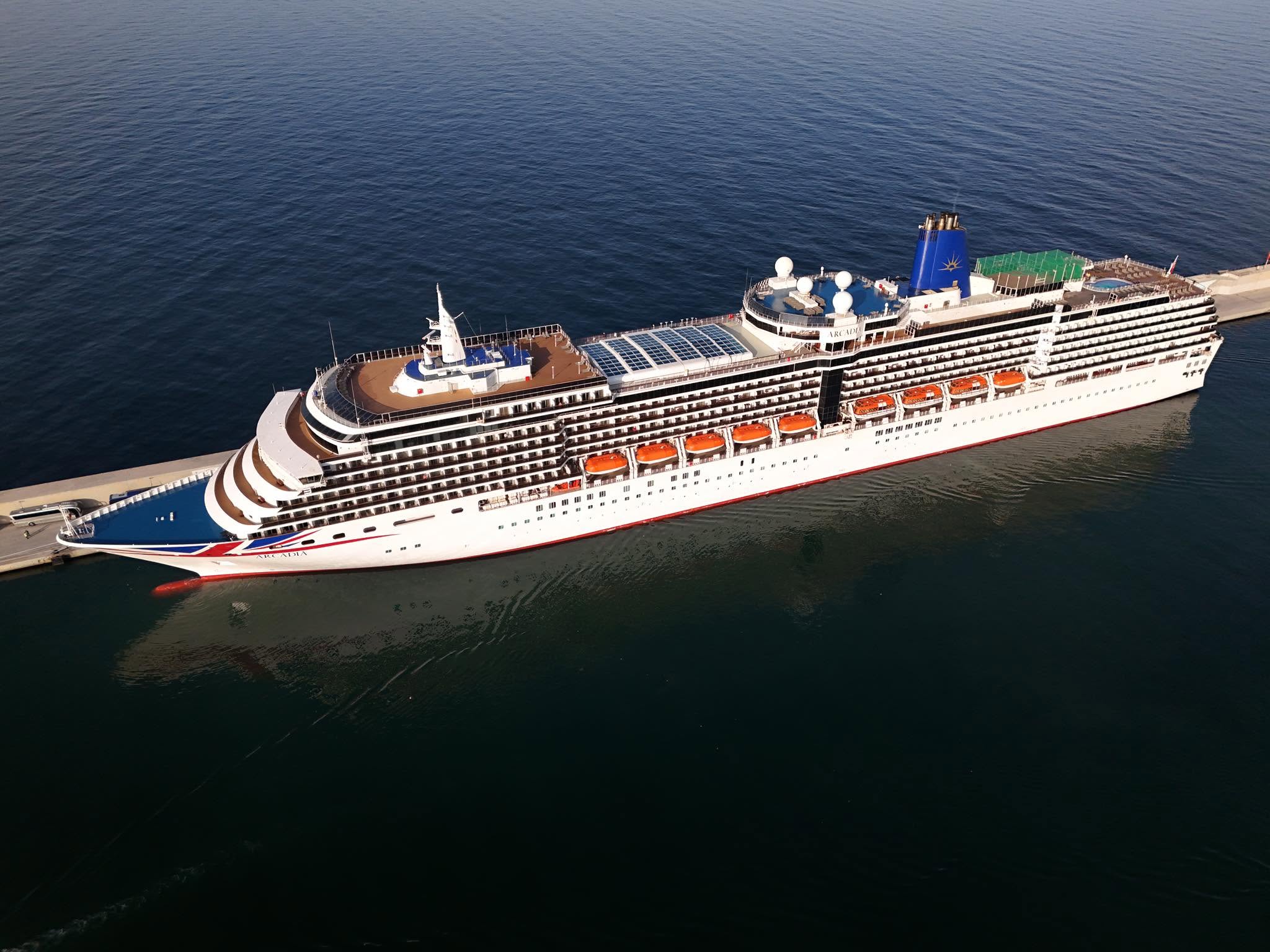 el-arcadia-hace-escala-en-motril-dentro-de-un-crucero-de-19-noches-por-el-mediterraneo