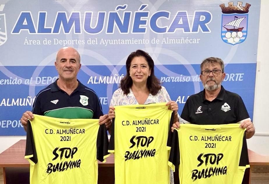 el-club-almunecar-2021-lleva-el-mensaje-stop-bullying-a-sus-camisetas-para-concienciar-contra-el-acoso