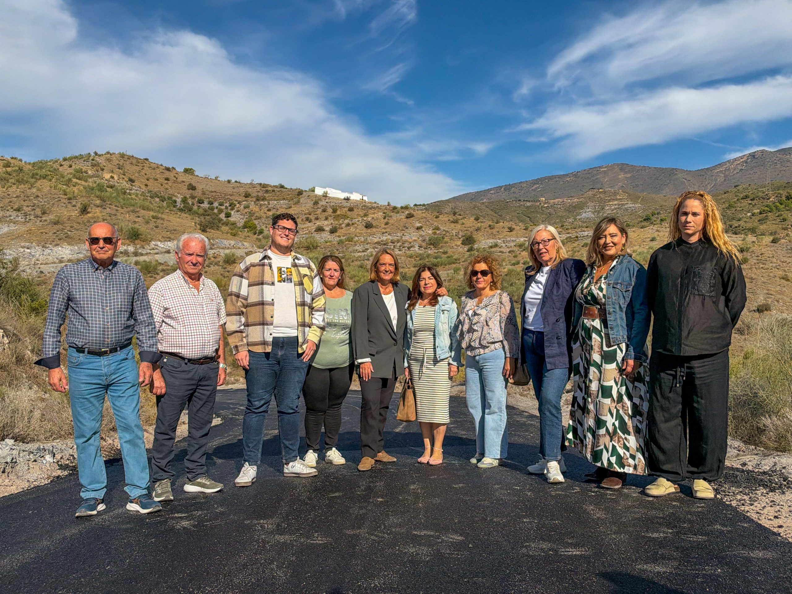 motril-invierte-188-865-euros-del-pfea-en-asfaltar-600-metros-del-camino-al-cementerio-de-los-tablones