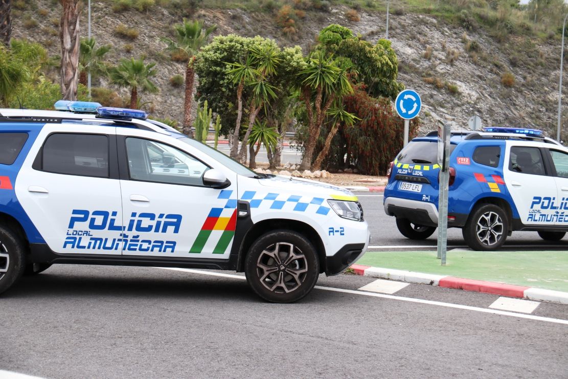 almunecar-estrena-nuevas-normas-de-trafico-los-patinetes-deberan-conducirse-a-partir-de-los-15-anos-y-con-casco