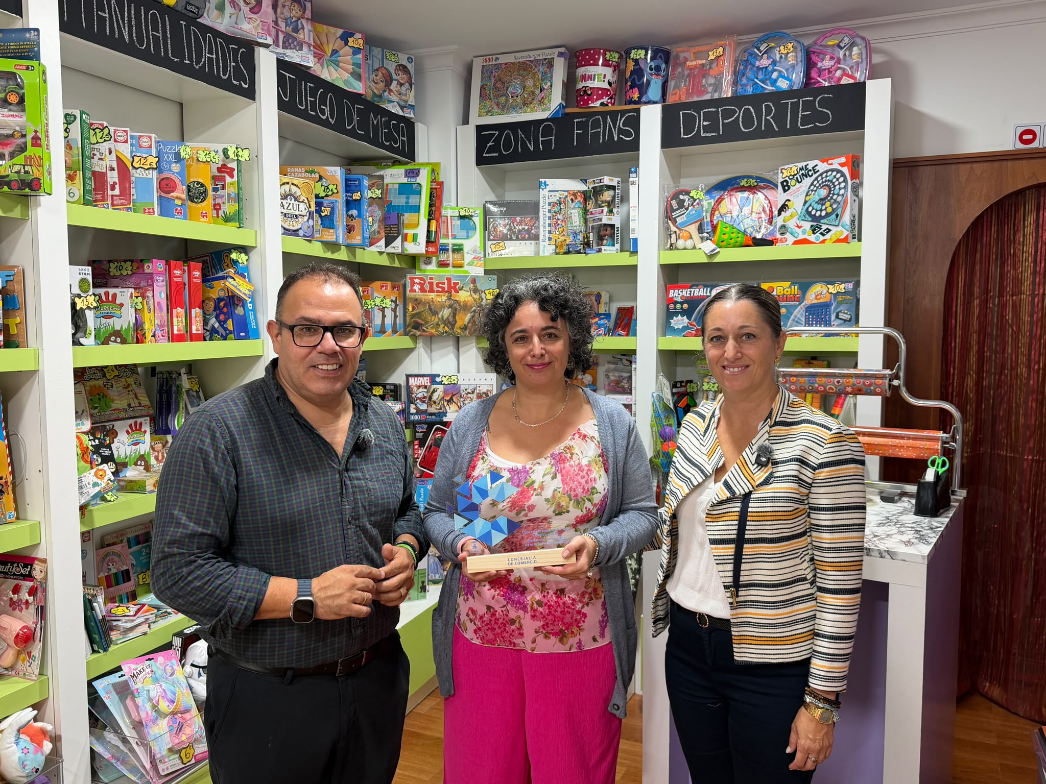 el-alcalde-de-almunecar-visita-cinco-nuevos-comercios-para-conocer-sus-proyectos-y-escuchar-las-propuestas-de-sus-responsables