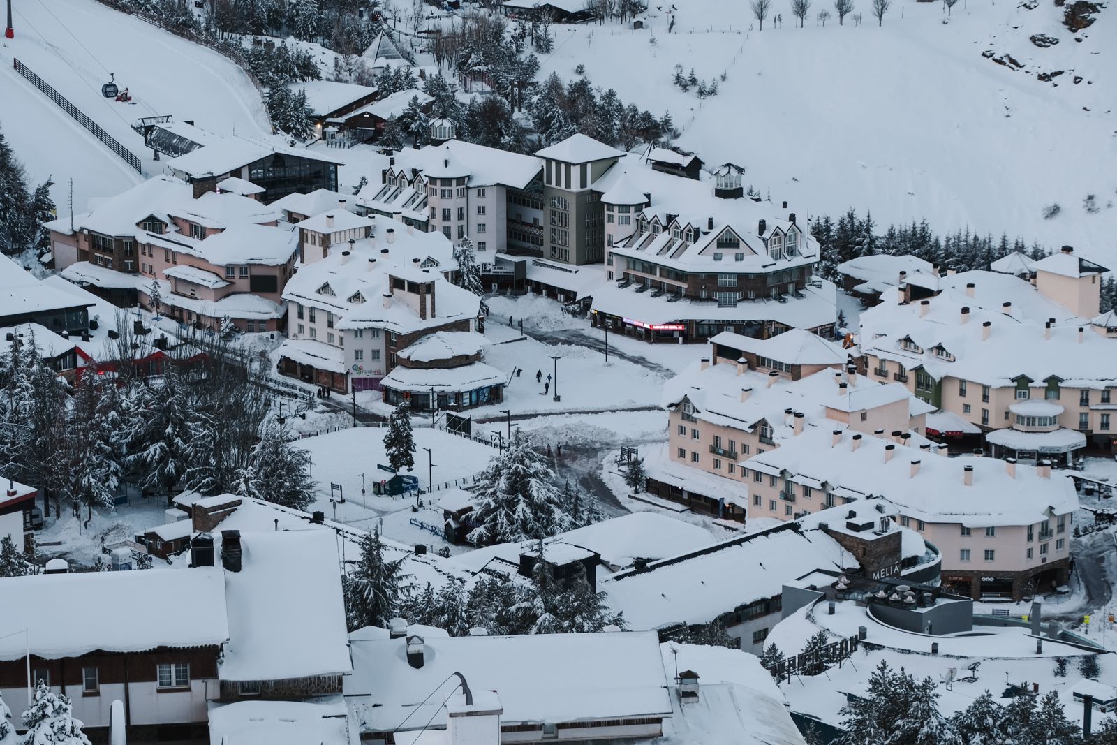 granada-sierra-nevada-se-prepara-para-la-temporada-de-esqui-con-la-vivienda-de-los-trabajadores-como-principal-preocupacion