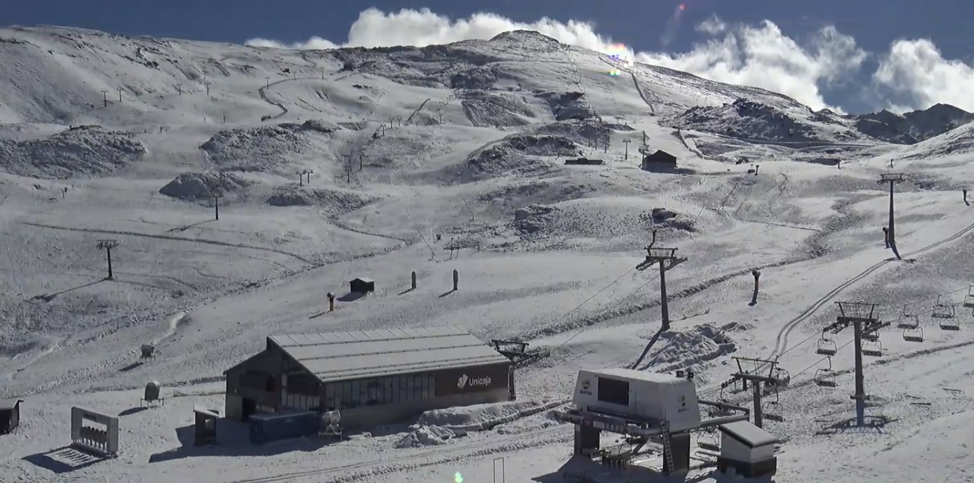 granada-sierra-nevada-afronta-el-inicio-de-la-temporada-de-esqui-con-sus-accesos-abiertos-y-las-obras-paralizadas