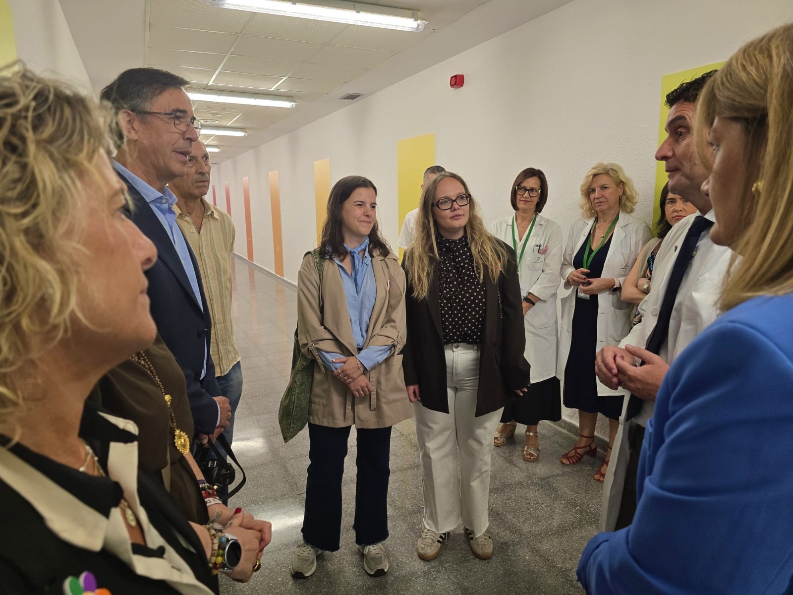 granada-el-clinico-san-cecilio-llena-de-color-y-esperanza-sus-pasillos-para-humanizar-la-atencion-a-pacientes-y-familias