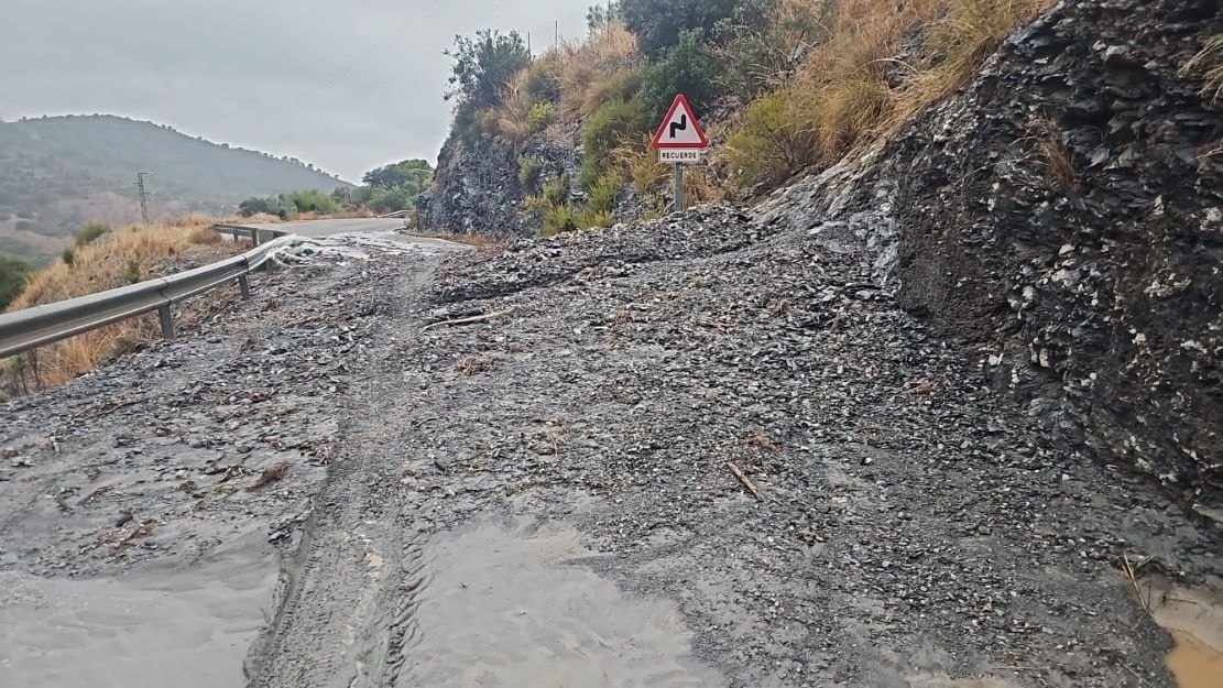motril-la-tormenta-obliga-a-cortar-la-carretera-gr-5209-entre-la-garnatilla-y-lujar-por-las-lluvias