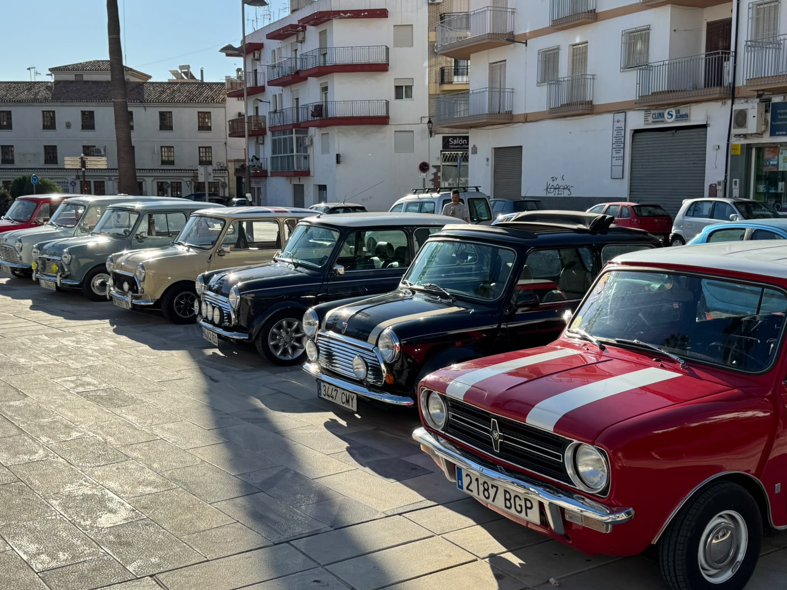 salobrena-reune-14-coches-mini-clasicos-de-hasta-66-anos-en-una-ruta-por-los-municipios-de-la-costa-tropical