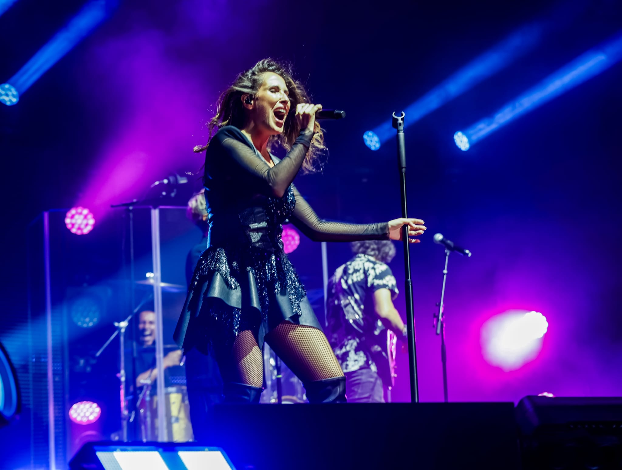 malu-presenta-su-quince-tour-ante-una-granada-entregada