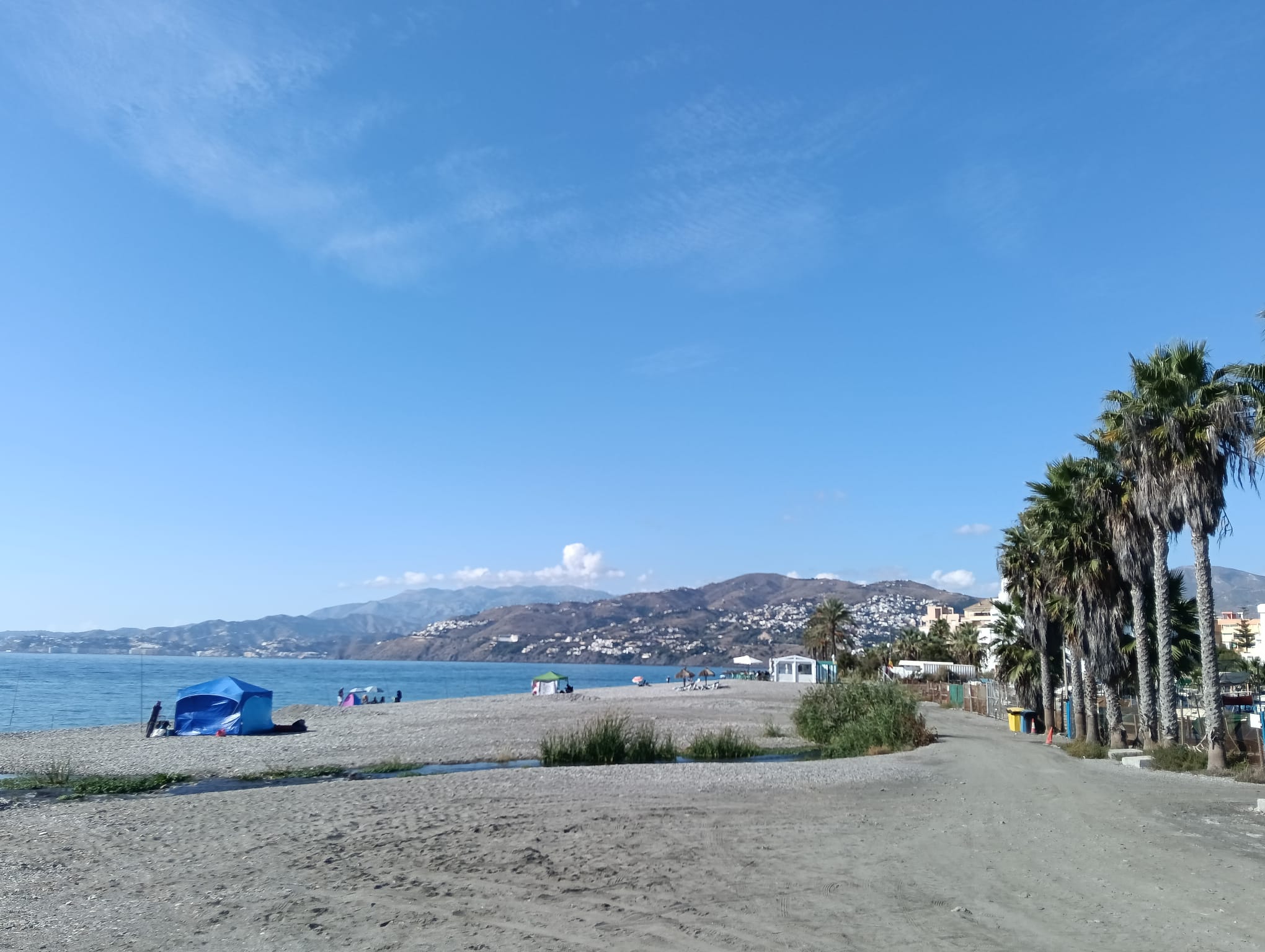 motril-la-costa-tropical-vive-un-sabado-de-verano-con-26-grados-a-la-espera-de-las-lluvias-nocturnas