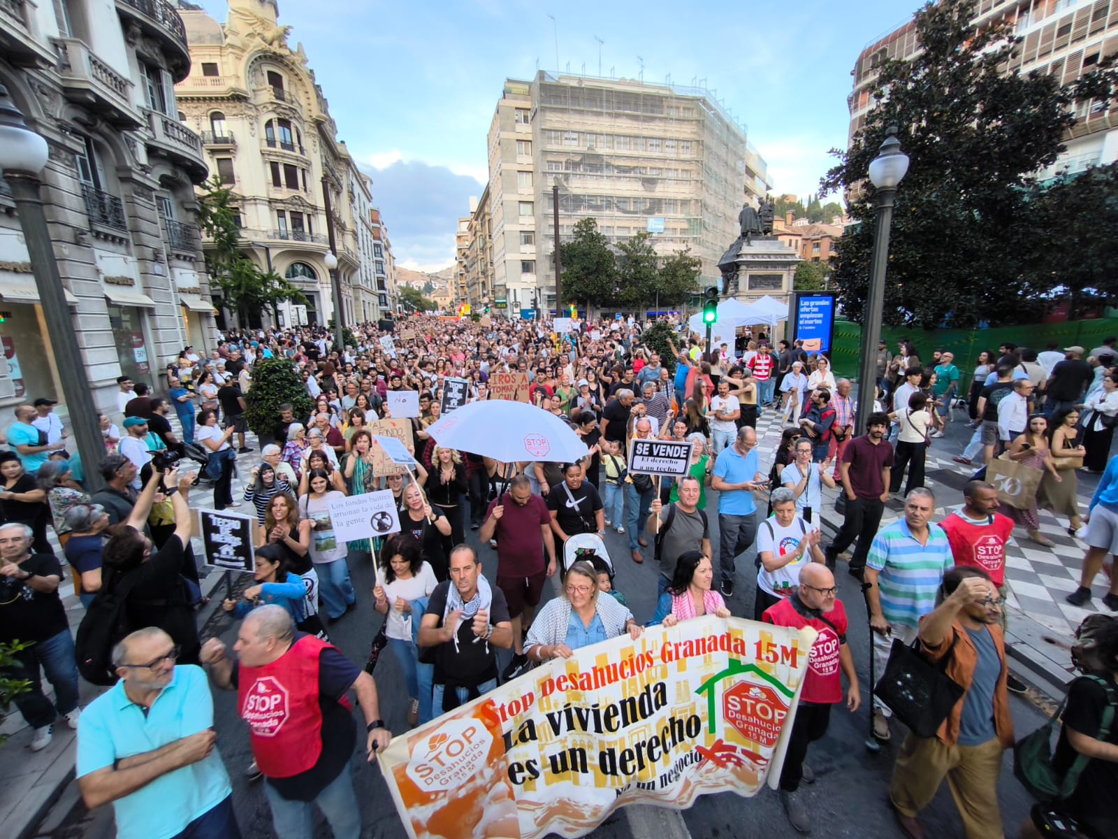 granada-sale-a-la-calle-por-el-derecho-a-la-vivienda