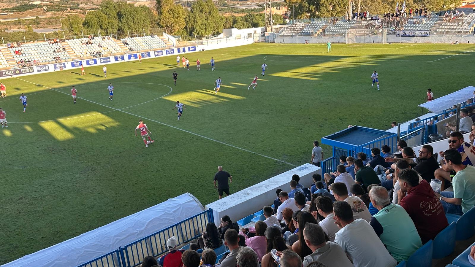 motril-un-hat-trick-de-maldonado-desata-la-locura-en-el-escribano-castilla-y-el-at-malagueno-tumba-al-cf-motril-2-4