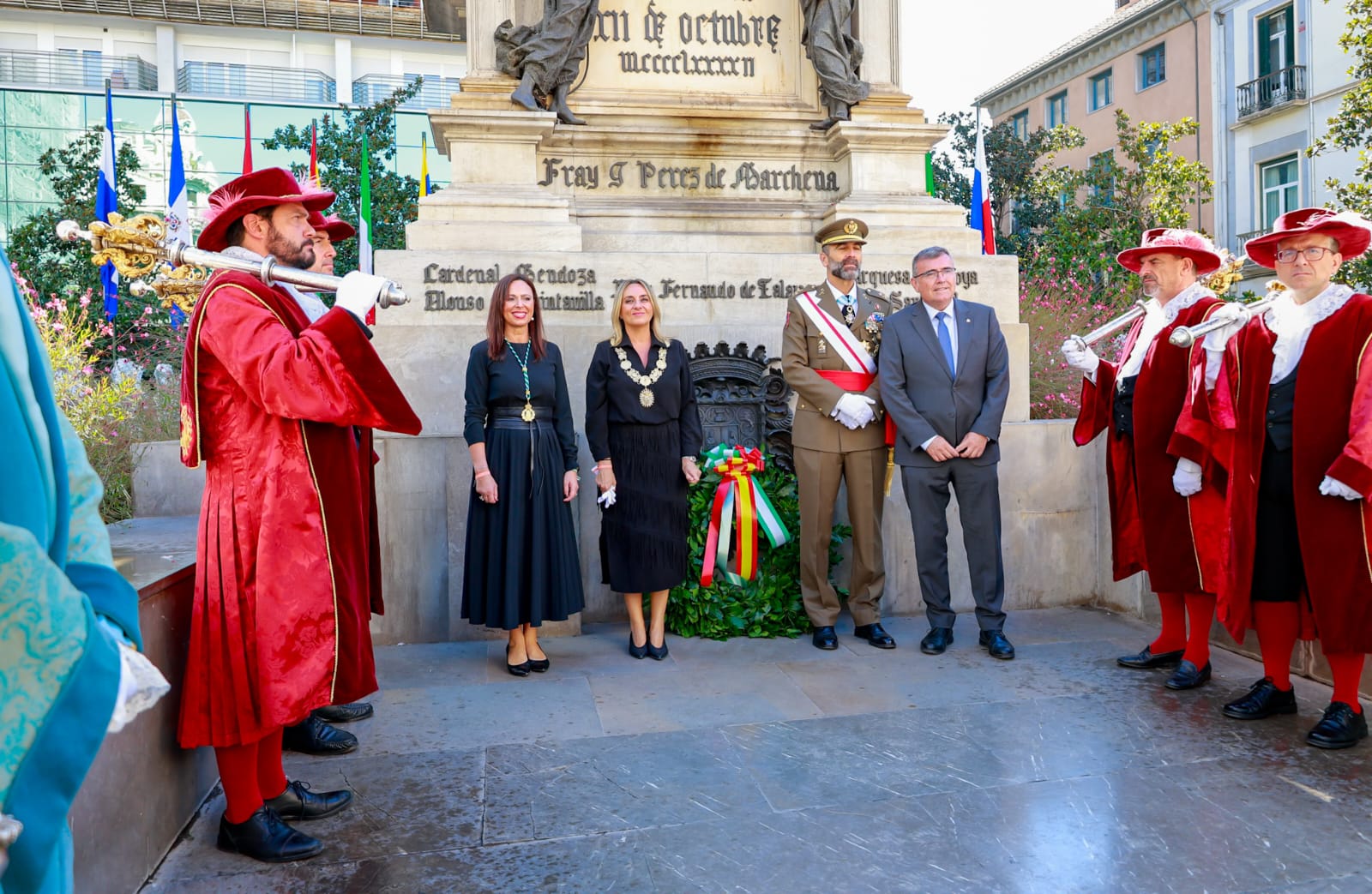 granada-conmemoro-el-dia-de-la-hispanidad-con-la-tradicional-tremolacion-del-pendon-real-y-una-ofrenda-floral-a-colon