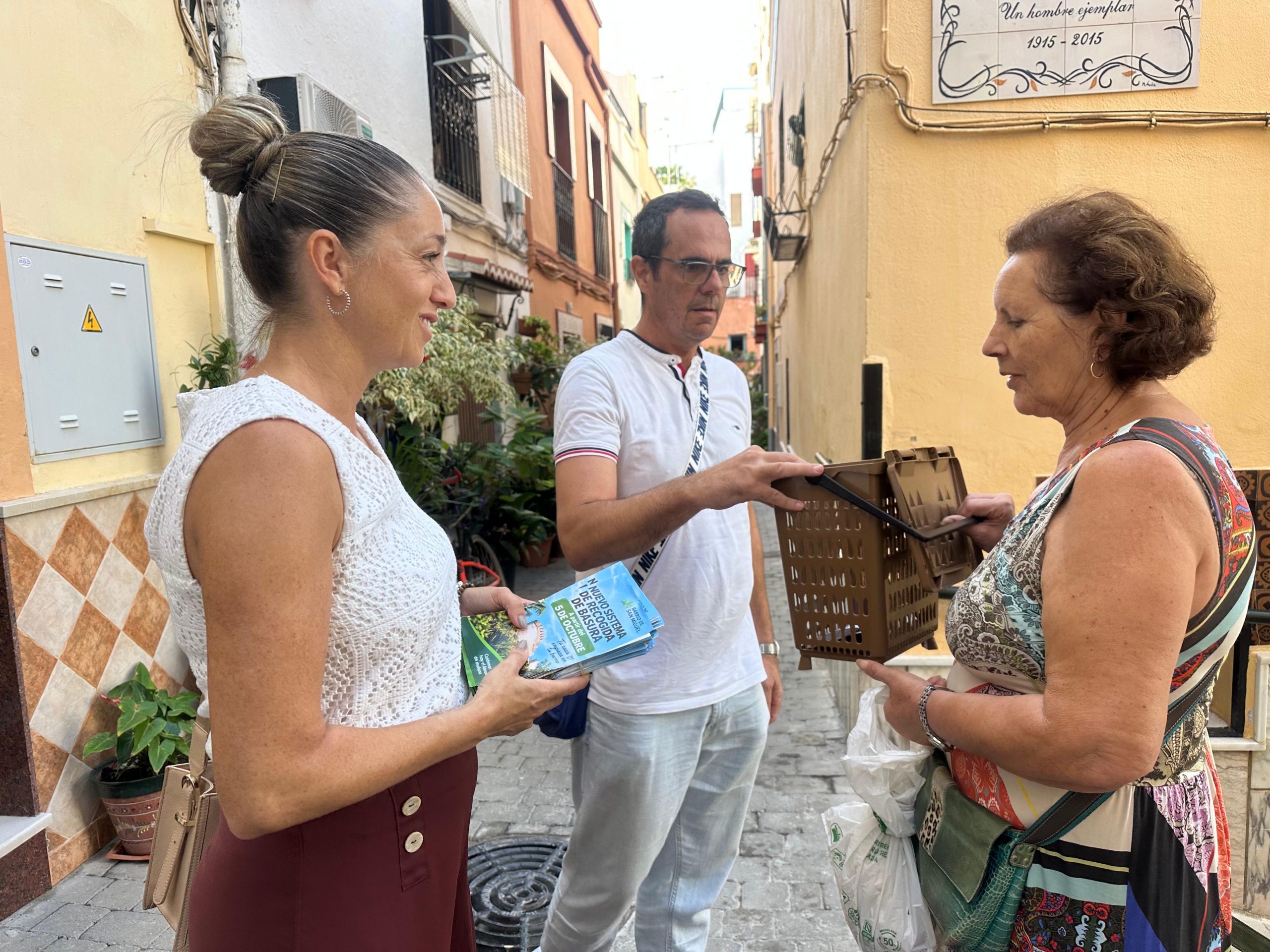 almunecar-incorpora-la-recogida-de-residuos-organicos-en-el-barrio-de-san-miguel