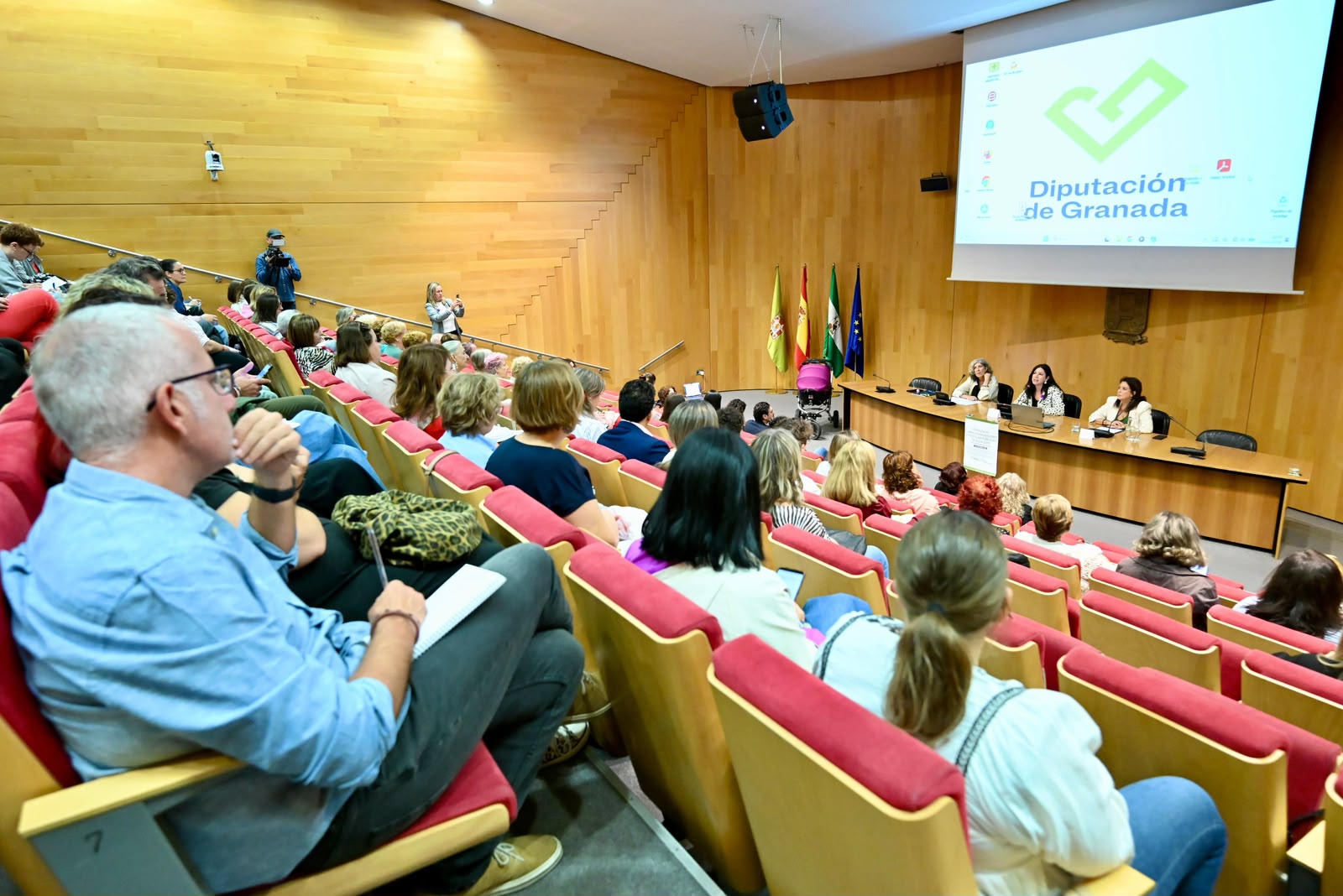 la-diputacion-de-granada-impulsa-la-corresponsabilidad-en-los-municipios-para-repartir-cuidados-y-tareas-domesticas